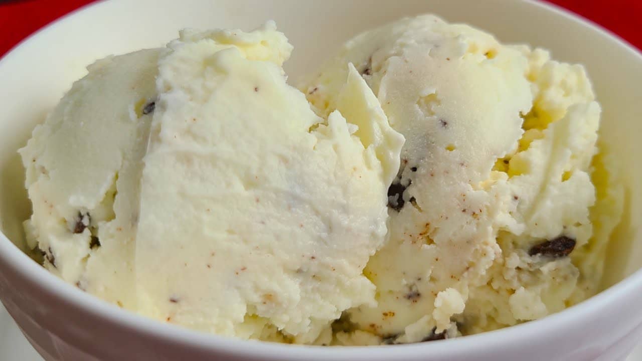 تصویر 1 از بستنی وانیلی صنعتی با قوام عالی و طعمی منحصر به فرد